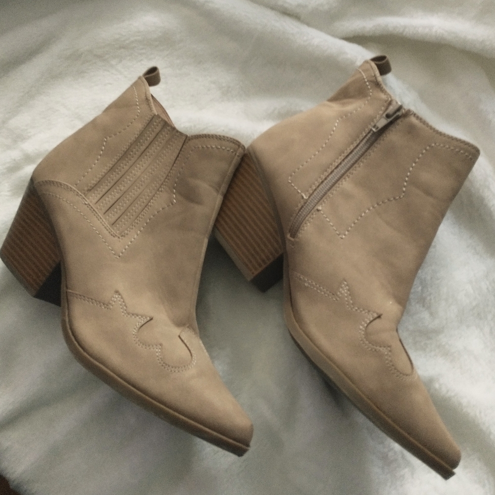 Indigo Rd Western Heeled Taupe Ankle Booties Size US Women's 8.5